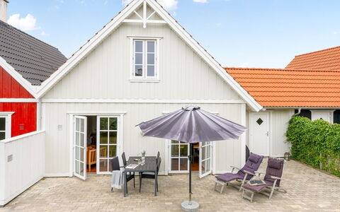 Bratko - 800M from the Sea: Möbel, Tabelle, Gartenmöbel, Tisch Im Freien, Stuhl, Holzbeize, Schatten, Hinterhof, Hütte, Küche & Esszimmer Tisch