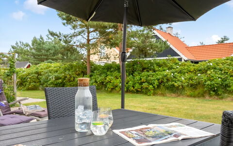 Bratko - 800M from the Sea: Möbel, Tabelle, Gartenmöbel, Tisch Im Freien, Stuhl, Holzbeize, Schatten, Hinterhof, Hütte, Küche & Esszimmer Tisch