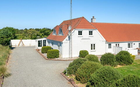 Stefan - 500M from the Sea: Haus, Dach, Zuhause, Hütte, Schuppen, Gartenbauten, Abstellgleis, Garten, Blockhaus, Hütte