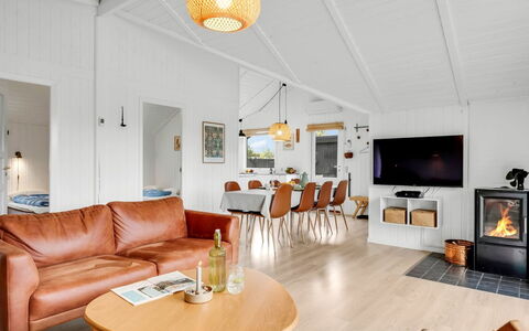 Ilsi - 1.5Km from the Sea: Holz, Decke, Interior Design, Zuhause, Fussboden, Wohnzimmer, Holzboden, Hartholz, Zimmer