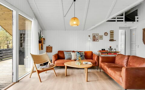 Ilsi - 1.5Km from the Sea: Flooring, Holz, Interior Design, Fussboden, Holzboden, Wohnzimmer, Decke, Möbel, Couch, Zuhause