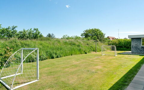 Sunna - 500M from the Sea: Haus, Dach, Zuhause, Hütte, Schuppen, Gartenbauten, Abstellgleis, Garten, Blockhaus, Hütte