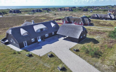 Dorte - 200M from the Sea: Strauch, Urban Design, Ground, Backstein, Wohnung, Estate, Mauerwerk, Balkon, Landscaping