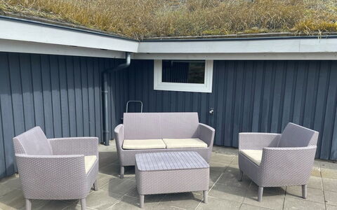 Tennie - 300M from the Sea: Möbel, Gartenmöbel, Stuhl, Tisch Im Freien, Terrasse, Kaffetisch, Hinterhof, Garten, Garten, Armlehne