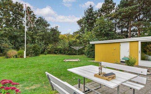 Arnelung - 1.9Km from the Sea: Strauch, Urban Design, Ground, Backstein, Wohnung, Estate, Mauerwerk, Balkon, Landscaping