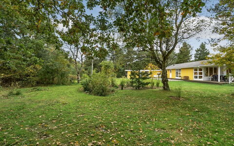 Arnelung - 1.9Km from the Sea: Strauch, Urban Design, Ground, Backstein, Wohnung, Estate, Mauerwerk, Balkon, Landscaping
