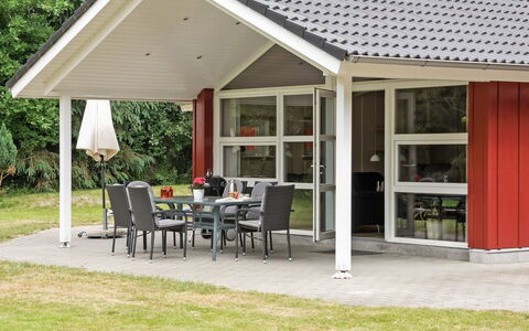 Gundel - 400M from the Sea: Hütte, Garten, Abstellgleis, Gartenbauten, Schatten, Garten, Hinterhof, Rasen, Bauernhaus, Landscaping