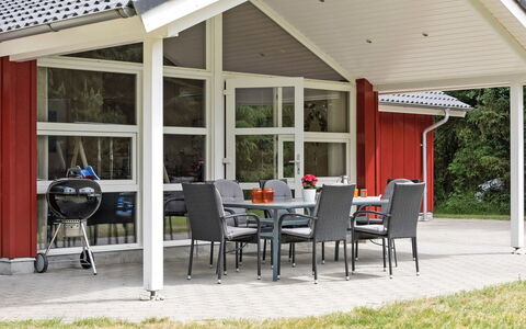 Gundel - 400M from the Sea: Hütte, Garten, Abstellgleis, Gartenbauten, Schatten, Garten, Hinterhof, Rasen, Bauernhaus, Landscaping