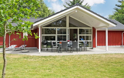 Gundel - 400M from the Sea: Hütte, Garten, Abstellgleis, Gartenbauten, Schatten, Garten, Hinterhof, Rasen, Bauernhaus, Landscaping