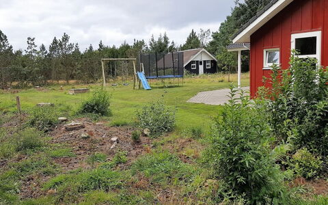 Gundel - 400M from the Sea: Hütte, Garten, Abstellgleis, Gartenbauten, Schatten, Garten, Hinterhof, Rasen, Bauernhaus, Landscaping
