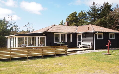 Dane - 500M from the Sea: Dach, Haus, Grundstueck, Zuhause, Hütte, Estate, Gartenbauten, Schatten, Blockhaus, Landscaping