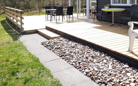 Dane - 500M from the Sea: Dach, Haus, Grundstueck, Zuhause, Hütte, Estate, Gartenbauten, Schatten, Blockhaus, Landscaping