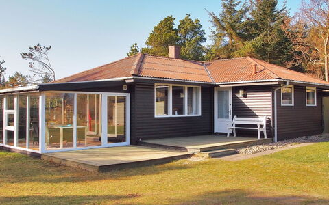 Dane - 500M from the Sea: Dach, Haus, Grundstueck, Zuhause, Hütte, Estate, Gartenbauten, Schatten, Blockhaus, Landscaping