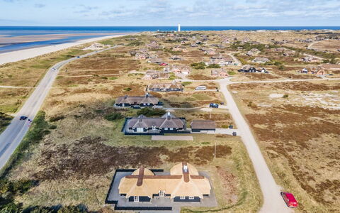 Rother - 100M from the Sea: Haus, Hütte, Dach, Gartenbauten, Schatten, Schuppen, Hinterhof, Gartenmöbel, Garten, Rasen