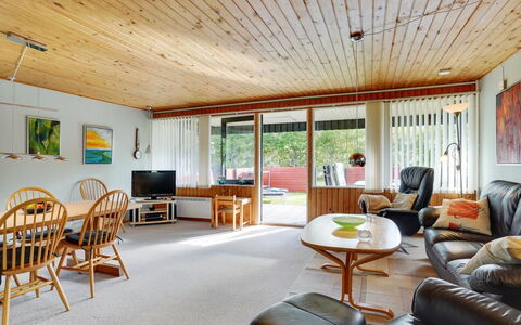 Aswaldi - 3.5Km from the Sea: Möbel, Interior Design, Flooring, Holz, Decke, Fussboden, Zimmer, Couch, Wohnzimmer, Stuhl
