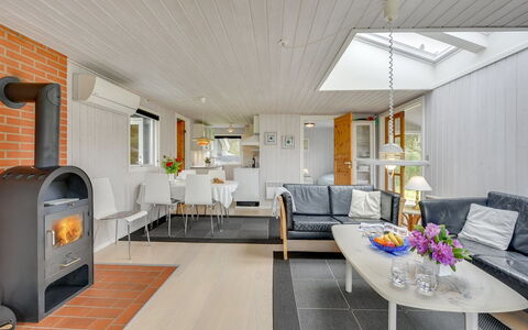 Hildegarde - 900M from the Sea: Interior Design, Flooring, Holz, Couch, Möbel, Decke, Fussboden, Wohnzimmer, Zimmer