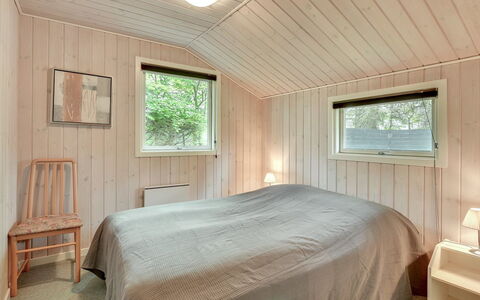 Hildegarde - 900M from the Sea: Holz, Decke, Interior Design, Flooring, Fussboden, Schlafzimmer, Zimmer, Bettdecke, Hartholz, Bett