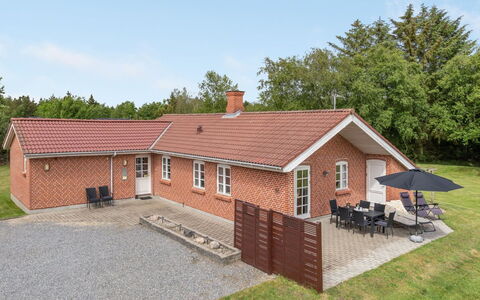 Kalotta - 3.2Km from the Sea: Schwimmbad, Gartenmöbel, Möbel, Resort, Flagstone, Eco Hotel, Schatten, Stuhl, Freizeit, Estate
