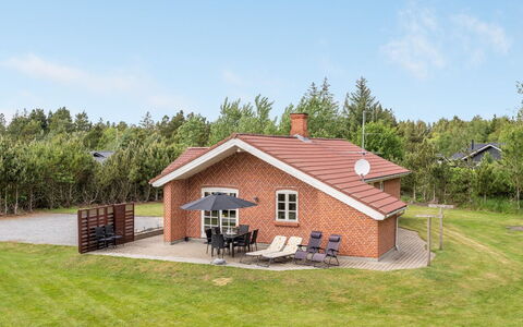 Kalotta - 3.2Km from the Sea: Schwimmbad, Gartenmöbel, Möbel, Resort, Flagstone, Eco Hotel, Schatten, Stuhl, Freizeit, Estate