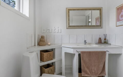 Agni - 800M from the Sea: Interior Design, Badezimmer, Wand, Flooring, Armatur, Fussboden, Badezimmerschrank, Sinken, Zuhause, Decke