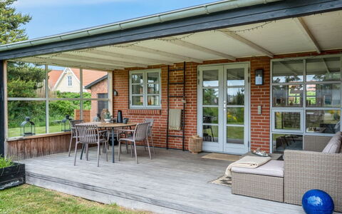 Agni - 800M from the Sea: Möbel, Veranda, Gartenmöbel, Zuhause, Dach, Tür, Tisch Im Freien, Terrasse, Deck, Hütte