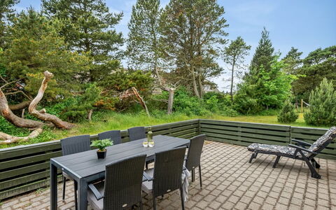 Urda - 1Km from the Sea: Möbel, Gartenmöbel, Tisch Im Freien, Garten, Stuhl, Hartholz, Schatten, Deck, Landscaping, Holzbeize