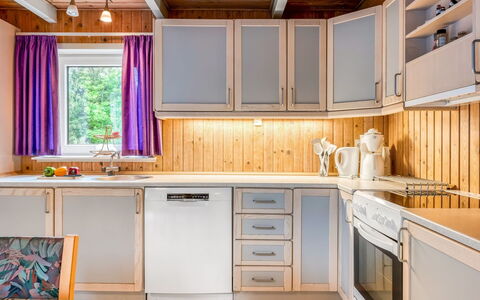 Urda - 1Km from the Sea: Küche, Holz, Interior Design, Countertop, Major Appliance, Küchengerät, Cabinetry, Zimmer, Möbel, Decke
