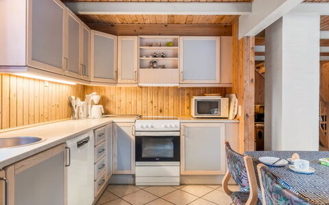 Urda - 1Km from the Sea: Küche, Holz, Countertop, Interior Design, Flooring, Major Appliance, Decke, Cabinetry, Fussboden, Küchengerät
