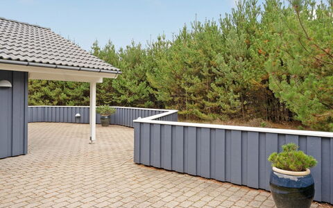 Guththorm - 600M from the Sea: Holz, Verbundwerkstoff, Planke, Hartholz, Garten, Schatten, Abstellgleis, Deck, Design
