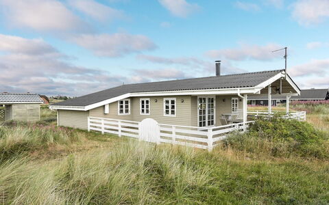 Dortea - 600M from the Sea: Dach, Haus, Zuhause, Hütte, Abstellgleis, Bauernhaus, Veranda