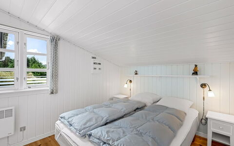 Dortea - 600M from the Sea: Holz, Decke, Schlafzimmer, Planke, Hartholz, Bett, Bedding, Holzboden, Design, Bettrahmen