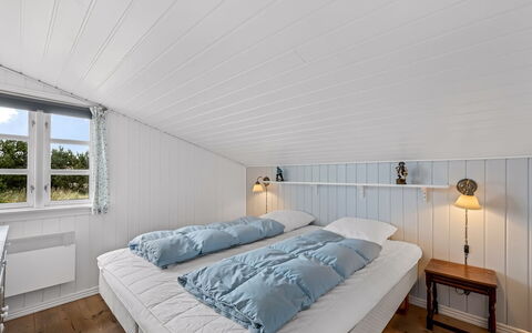 Dortea - 600M from the Sea: Holz, Decke, Schlafzimmer, Interior Design, Fussboden, Flooring, Bett, Möbel, Bedding, Bettrahmen