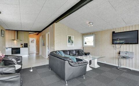 Jess - from the Sea: Decke, Fussboden, Wohnzimmer, Daylighting, Hartholz, Light Fixture, Holzboden, Aluminium