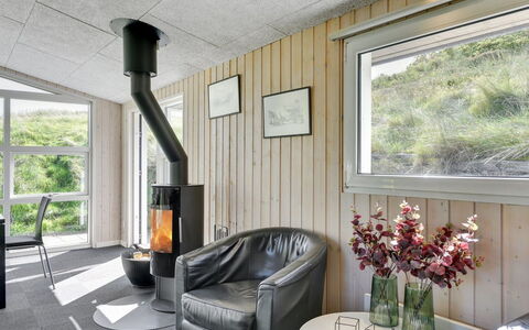 Jess - from the Sea: Interior Design, Decke, Flooring, Möbel, Fussboden, Beleuchtung, Wohnzimmer, Zimmer, Light Fixture, Stuhl