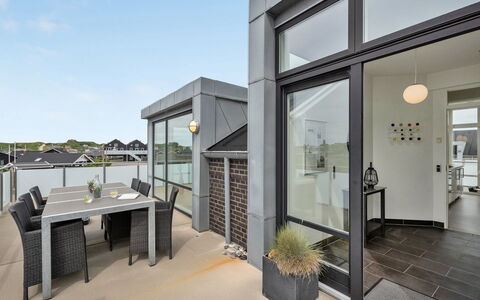 Anneka - 200M from the Sea