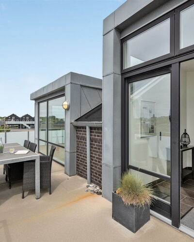 Anneka - 200M from the Sea