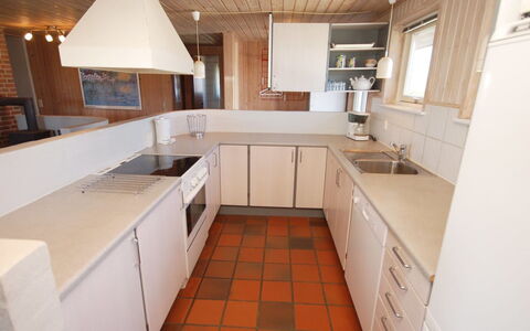 Riborg - from the Sea: Küche, Countertop, Flooring, Interior Design, Cabinetry, Fussboden, Holz, Sinken, Küchengerät, Spüle