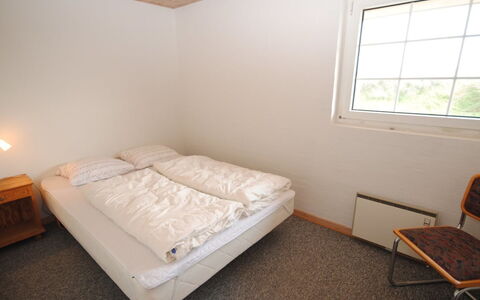 Riborg - from the Sea: Schlafzimmer, Wand, Bett, Holz, Fussboden, Bettdecke, Flooring, Bedding, Interior Design, Bettrahmen