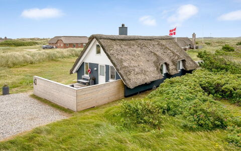 Hen - 400M from the Sea: Hütte, Zuhause, Haus, Dach, Veranda, Estate, Abstellgleis, Gartenbauten, Bauernhaus, Garten