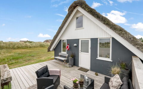 Hen - 400M from the Sea: Hütte, Zuhause, Haus, Dach, Veranda, Estate, Abstellgleis, Gartenbauten, Bauernhaus, Garten