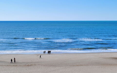 Jannike - 100M from the Sea: Blau, Wasser, Gewässer, Strand, Natürlichen Umgebung, Horizont, Meer, Küste
