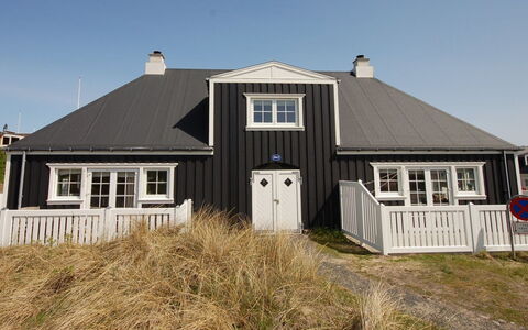 Eleonore - 100M from the Sea: Haus, Dach, Zuhause, Hütte, Schuppen, Gartenbauten, Abstellgleis, Garten, Blockhaus, Hütte