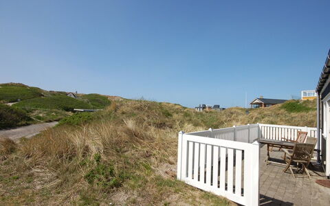Eleonore - 100M from the Sea: Haus, Dach, Zuhause, Hütte, Schuppen, Gartenbauten, Abstellgleis, Garten, Blockhaus, Hütte