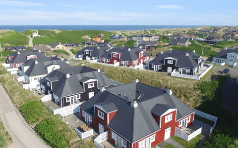 Eleonore - 100M from the Sea: Haus, Dach, Zuhause, Hütte, Schuppen, Gartenbauten, Abstellgleis, Garten, Blockhaus, Hütte