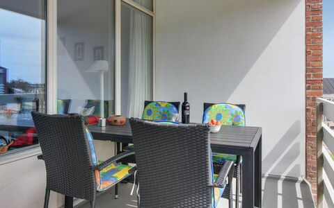 Pavlinka - 200M from the Sea: Möbel, Interior Design, Flooring, Stuhl, Fussboden, Wohnung, Tabelle, Zuhause, Zimmer, Küche & Esszimmer Tisch