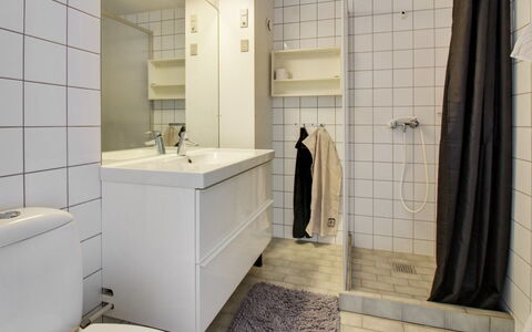 Pavlinka - 200M from the Sea: Flooring, Armatur, Badezimmer, Wand, Fussboden, Interior Design, Bad Sink, Toilette, Sinken, Installation