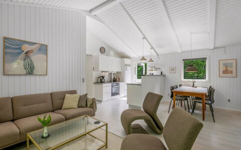 Fredger - 1.8Km from the Sea: Interior Design, Flooring, Decke, Holz, Couch, Möbel, Fussboden, Wohnzimmer, Zimmer, Zuhause