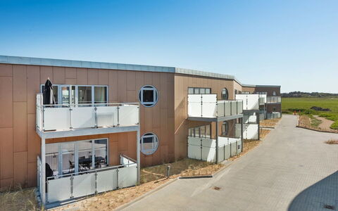 Aiana - 250M from the Sea: Verbundwerkstoff, Urban Design, Schatten, Beton, Balkon, Daylighting