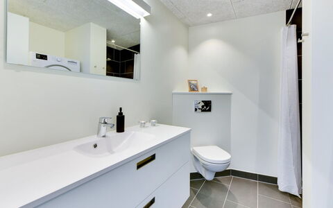 Aiana - 250M from the Sea: Flooring, Fussboden, Interior Design, Armatur, Badezimmerschrank, Decke, Bad Sink, Badezimmer, Installation, Sinken
