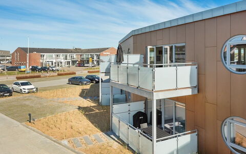 Aiana - 250M from the Sea: Die Architektur, Wohngebiet, Urban Design, Verbundwerkstoff, Wohnung, Balkon, Schatten, Beton, Daylighting